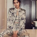 Sakshi Vaidya Instagram - had to document this for the outfit 🐼 Credits- Styled by - @ashwin_ash1 & @hassankhan_3 Style team - @stylebyannapurna Outfit - @mellowdrama_official @elevate_promotions Jewelry- @kushalsfashionjewellery Shot by - @arifminhaz