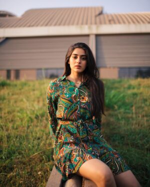 Sakshi Vaidya Instagram - seeking sunshine 
.

Styled by @henna.akhtar 
Photographed by @bharat_rawail