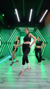 Sakshi Vaidya Instagram - BTS of our #gonegirl Thanks @piyush_bhagat @shaziasamji ❤️ Dancers- @chaosinherveins @nandika_diwedi . . . @badboyshah 👑