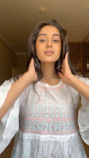 Sakshi Vaidya Instagram - that must have been my 20th take for a slomo 🥹 
Outfit - @haania.in 
Ear piece- @jonaakki 
.
.
.
.
.
.
.
.
#reels #reelsinstagram #foryou #explorepage