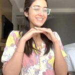 Sakshi Vaidya Instagram - got a few dms asking what makeup I wore on a daily basis. Though this isn’t something I do everyday, it pretty much sums up what I like to do when I’m ready to put in some efforts into looking presentable. Product details - @maccosmeticsindia fix and prime @maccosmeticsindia strobe cream LA pro girl concealer @trysugar translucent powder @toofacedlovesindia lip injection @paccosmetic lip liner . . . . . . . . #foryou #explorepage✨