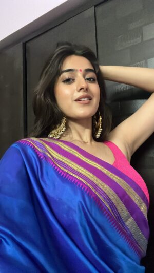 Sakshi Vaidya Instagram - just in my moment 🫶🏼
Ear piece from @niaoxidised 
.
.
.
.
.
.
.
#reels #reelsinstagram #saree #foryou #explorepage #festivevibes #explorepage✨