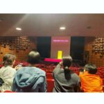 Sakura Ando Instagram - @bakarhythm 'fiction' 👏👏👏👏👏🫶 最高でした、ありがとうございました🫶🫶🫶 みんないた🥰 4人組を後ろにいた臼田氏が撮ってくれてた。おんもしろいの観て、周りに大好きなみんながいて幸せな時間だった🫶🌷 バカリズムさん素晴らしい楽しい時間をありがとうございました😊💐 (白みーぽん青なっち黒まりりん橙あーちん)