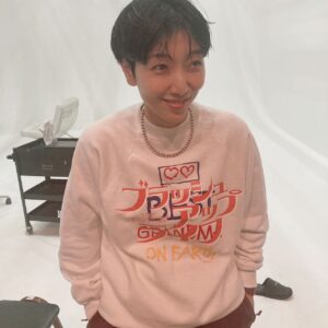 Sakura Ando Instagram - レジ横にいた知らないお兄さんがわたしを春巻き屋のお姉さんだと勘違いして、作ってくれた超優しさの塊おしゃれスウェット😊🌷