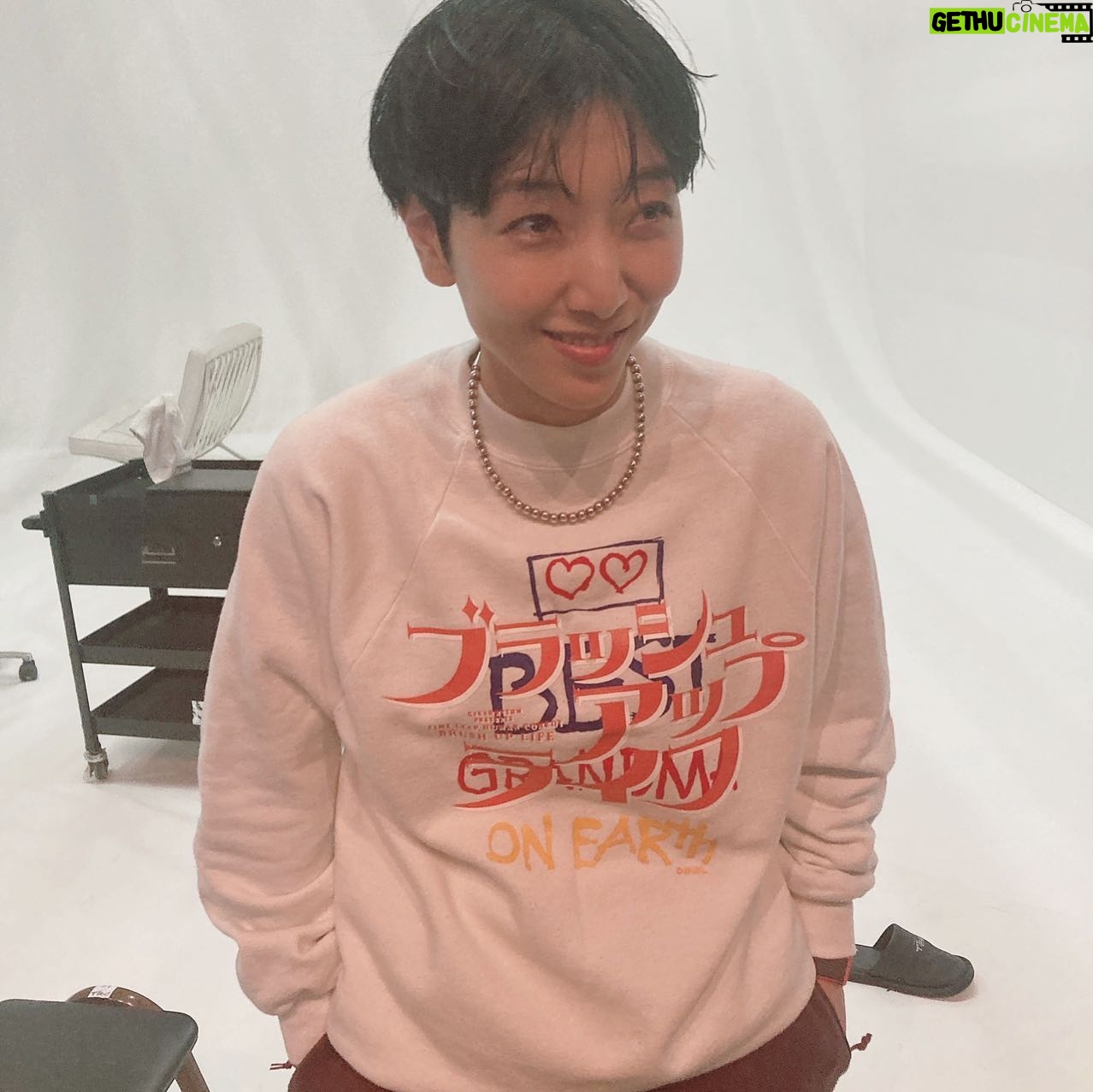 Sakura Ando - 85.6K Likes - レジ横にいた知らないお兄さんがわたしを春巻き屋のお姉さんだと勘違いして、作ってくれた超優しさの塊おしゃれスウェット😊🌷