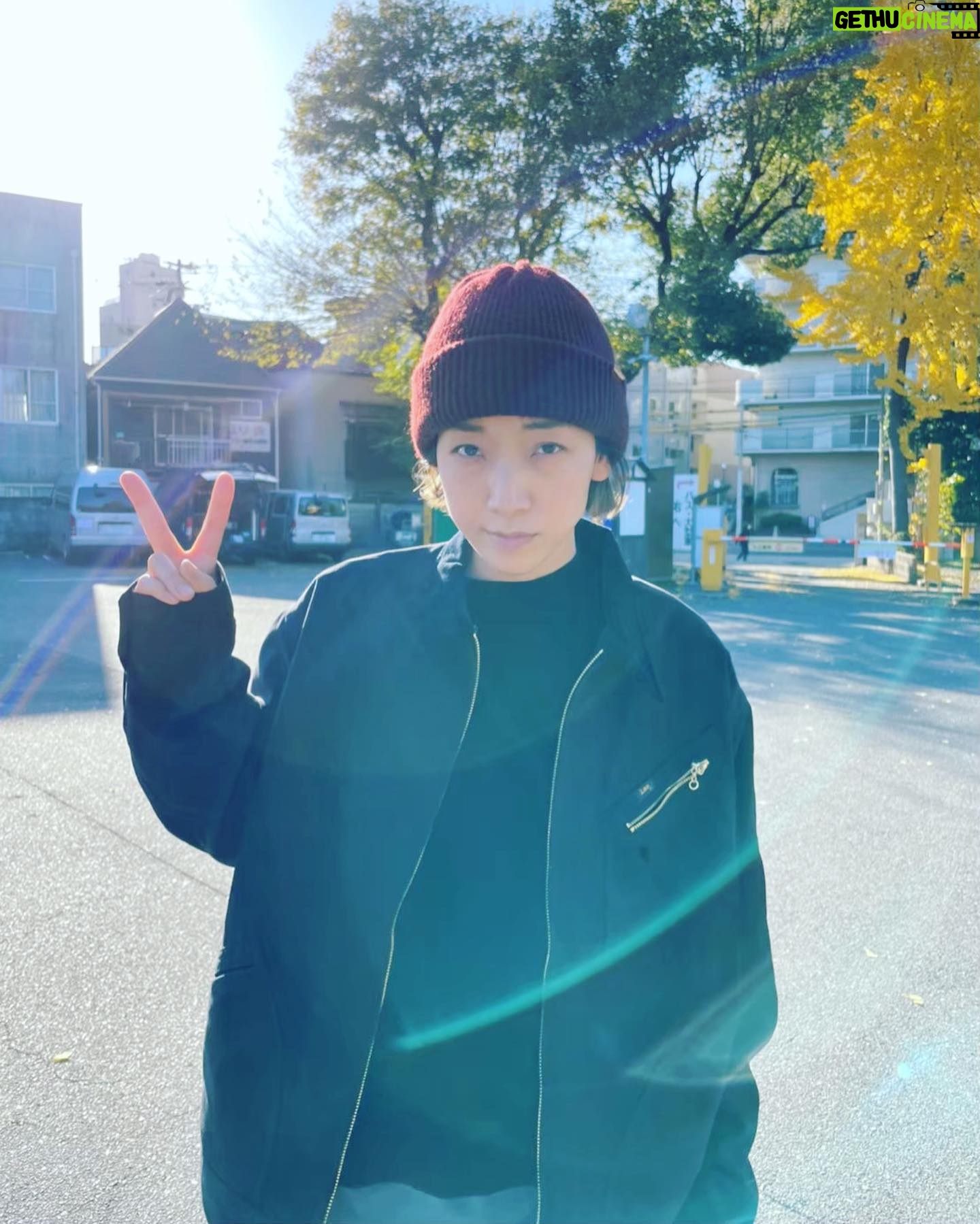 Sakura Ando - 40.2K Likes - いよいよ本日公開映画バッドランズ🎞2021年に大阪.滋賀で撮影しました。
自分のコレ!演りたい!という本能にどうにか追いつくために理性的に追い込んでゆく日々を存分に楽しみました。バチボコにかっこいい役者さんたちと、セッション的感覚強めのスピーディな原田組での撮影現場は日々興奮さめやらず、とても基礎代謝が上がりました♨️
それでは劇場でお会いしましょう😎🖤
@bad_lands_movie
🫰🫰🫰🫰🫰🔫🖤
映画の主人公ネリは白目とか、むきません。