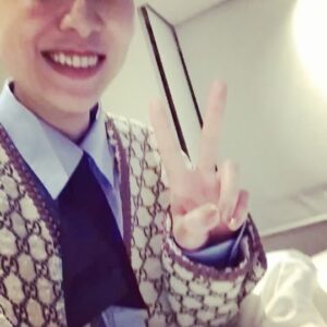 Sakura Ando Instagram - 🌷🦊映画怪物完成披露舞台挨拶が終わってホッとうかれている、わし。
6月2日公開です🦊🌷
@kaibutsumovie 
@megumiyoshida_ 
@tomoe___nakayama 
@gucci