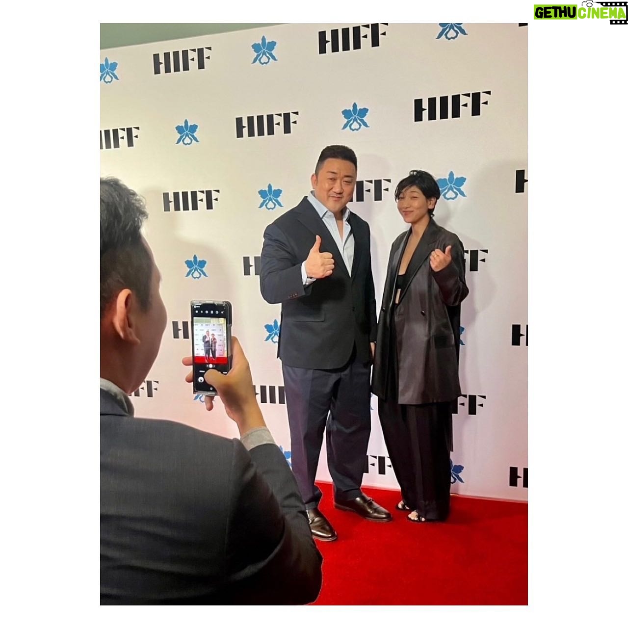 Sakura Ando Instagram - ハワイ国際映画祭でHalekulani Vanguard Awardという有難い賞をいただきました🌈すてきな映画祭にお招きいただきありがとうございます。 尊敬する最高にかっこよく優しい先輩方 @cliffcurtis_ @donlee と授賞式やインタビューでご一緒できてとてもよい刺激をいただきました🥹本当に本当にびっくりするほど最高に優しくて素敵でした😭 I'm touched and very grateful, thank you so much HIFF @hiffhawaii 🌈❤️ MAHALO🌈🌈🌈🫶🫶🫶