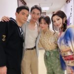 Sakurako Ohara Instagram – ミュージカル「この世界の片隅に」
濃厚な日々を過ごしております。
あっという間に
中日を超えました😳
綾ちゃんとのすず×リンは、本日、東京公演ラストでした🥺🌸
そして、周作さんと哲さんである、なおちー×唯君の組み合わせもラストということもあり、
記念写真撮りました🤳☺️
なんだか今は、切ない気分です、、🥺
初めてダブルキャストを経験する私からすると、なんだか不思議な気持ち。。
それだけ東京公演の場を踏んだってことですかねぇ。
あっという間、、
でもまた一緒に舞台立つ日は、すぐ来るので✨
新鮮に生きるのも楽しみ😌
舞台裏では、演出部のスタッフさんが、毎回可愛い掲示と、飾り物をしてくださってます🥰その様子もちょこっと載せときますっ♡
北條周作 役 #海宝直人 さん
白木リン 役 #平野綾 さん
水原哲 役 #小林唯 さん