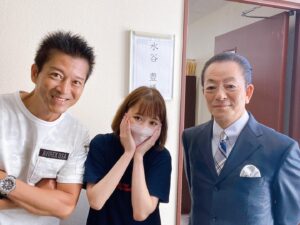 Sakurako Ohara Instagram - とある現場で、
寺さんこと、寺脇康文さんの楽屋を発見し、お尋ねしたら…

“相棒”ショット😳
ご一緒に撮ってくださいました✨

わわわわ

ありがとうございます🥹

#相棒 
#寺脇康文　さん
#水谷豊　さん
#杉下右京　さん
#亀山薫　さん