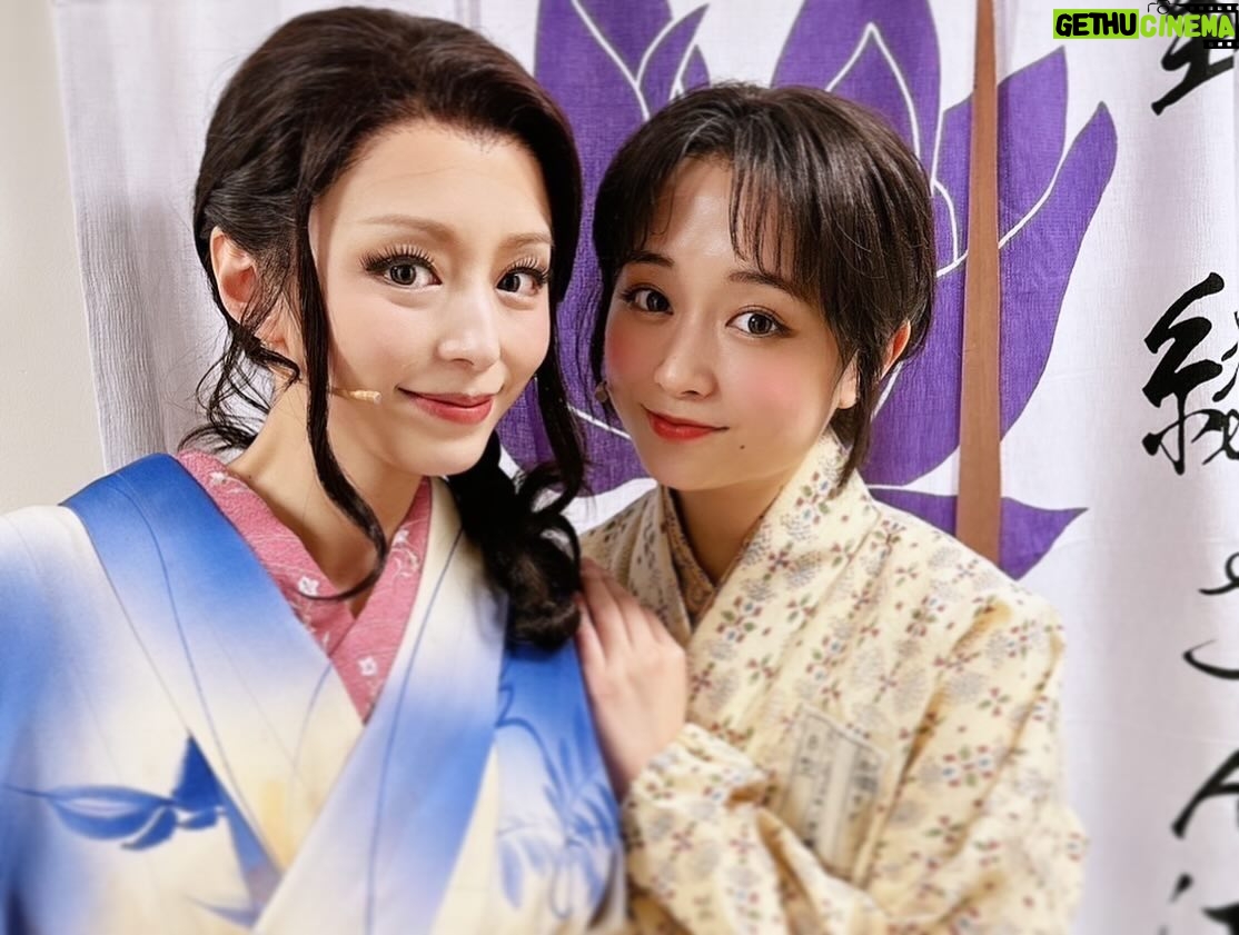 Sakurako Ohara Instagram - ミュージカル「この世界の片隅に」 濃厚な日々を過ごしております。 あっという間に 中日を超えました😳 綾ちゃんとのすず×リンは、本日、東京公演ラストでした🥺🌸 そして、周作さんと哲さんである、なおちー×唯君の組み合わせもラストということもあり、 記念写真撮りました🤳☺️ なんだか今は、切ない気分です、、🥺 初めてダブルキャストを経験する私からすると、なんだか不思議な気持ち。。 それだけ東京公演の場を踏んだってことですかねぇ。 あっという間、、 でもまた一緒に舞台立つ日は、すぐ来るので✨ 新鮮に生きるのも楽しみ😌 舞台裏では、演出部のスタッフさんが、毎回可愛い掲示と、飾り物をしてくださってます🥰その様子もちょこっと載せときますっ♡ 北條周作 役 #海宝直人 さん 白木リン 役 #平野綾 さん 水原哲 役 #小林唯 さん