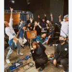 Sakurako Ohara Instagram – 始まったど

「大原櫻子 2023 ライブハウスツアー「10(天)まで届け!!」」
リハが始まりやした☺︎

初日から、いい感じ🥺✨
エネルギッシュなライブになりそう💪

舞台、音楽、舞台、音楽、、
頭も身体も忙しいけど、
今日で楽しめると実感しました☺️

福岡から始まるよ！

お楽しみに✨