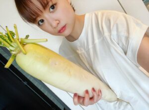 Sakurako Ohara Instagram - 私が作ったカレー
やっぱり3杯食べてくれる親友

巨大な大根を大根餅にしてみました🤤

まいちんのお家料理も食べたい🤤