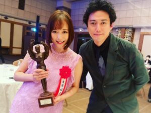 Sakurako Ohara Instagram - 第30回　読売演劇大賞
贈賞式✨

ありがとうございました😌

たくさんの方々に支えられていることを、改めて実感した1日になりました…

ファンの皆さんからのお花…😳
びーーっくり💦✨✨
素敵すぎたよ、
ありがとう、ありがとう✨