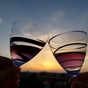 Sakurako Ohara Instagram - 休演日に美味しい美味しい紫ワインで姉と乾杯🥂

幸せが訪れますように✨