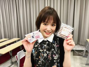 Sakurako Ohara Instagram - 佐賀大学　医大祭
ありがとうございました✨

もー
お客さんみんなの笑顔がキラキラしてて、元気もらいました🥺✨

佐賀牛美味しかったし、
楽屋帰ったら、
MARUBOLOあった🥰
佐賀堪能しますっ！

いつかSAGAアリーナで歌いたい夢も出来ました！

また行きまっす！！