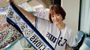 Sakurako Ohara Instagram - ライオンズ獅子女デー⚾️

ミニライブとセレモニアルピッチ、ありがとうございました✨

ライブは最高に気持ちよく歌えたし、
始球式は…うん、始球式もね。
最高だったよ、

…練習したもん！😂

25点とか、取材で言っちゃったけど、
100点でいいよね笑

素敵な試合にな〜れ！と願いを込めてグラウンドに立たせていただきました😌
また応援しにいきたいと思います！🥺✨