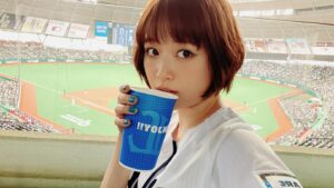 Sakurako Ohara Instagram - ライオンズ獅子女デー⚾️

ミニライブとセレモニアルピッチ、ありがとうございました✨

ライブは最高に気持ちよく歌えたし、
始球式は…うん、始球式もね。
最高だったよ、

…練習したもん！😂

25点とか、取材で言っちゃったけど、
100点でいいよね笑

素敵な試合にな〜れ！と願いを込めてグラウンドに立たせていただきました😌
また応援しにいきたいと思います！🥺✨