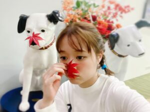 Sakurako Ohara Instagram - 秋だね。

11月だね。

ってことで、
ニッパーくんと同じ顔してみたよ🍁笑

本日もアルバム「FANFARE」取材日😌✨
アルバム発売は12月7日‼︎