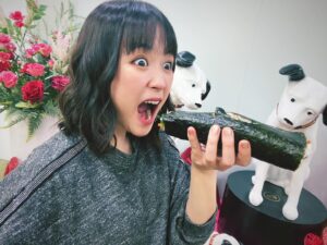 Sakurako Ohara Instagram - 2月3日
節分の日👹

今年も恵方巻きさんとっ

「東北東」

…とは、どこぞ？