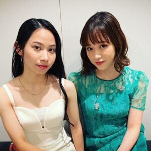 Sakurako Ohara Instagram - フレンズ・オブ・ディズニーコンサート2023

ありがとうございました✨🎻

とても豪華な方々と共演させていただきました…。
自分が出演者側なのに、裏では、ファンとして、皆さんの歌を聴いて、幸せな時間を過ごしていました😂

ファンクラブのブログで、たくさん色々書きたいと思いますが…

コラボしていただいた皆さん、
緊張していた私を、グッと支えてくださったこと、感謝でいっぱいです🥺

プライベートでも仲良くさせてもらってる屋比久ちゃんとのコラボは、決まった時から、飛び上がるほど嬉しかったです…
ハモリはとても難しかったけど、2人で歌うたび、毎回毎回、嬉しさで涙が出そうでした。しかもそれが「Color of the window」✨いつかまた歌いたい…

そしてDa-iCEの花村想太さん。
「とびら開けて」を歌うのは、とても責任感がありました。それでも、自然と楽しく歌えたのは花村さんだったからだと感じております。お互い、自曲の中には、振り付け師が、共通のYWKIさんだったりして、盛り上がっておりました！とっても楽しかった🥺

そして、濱田めぐみさんが歌うはずだった「美女と野獣」。
私自信、めぐさんの歌を聴くのを楽しみにしておりました。
シュガーさんこと、佐藤隆紀さんが、真摯に協力してくださり、なんとかなんとか、お届けすることができました。
1日も早く、めぐさん、良くなりますように…

はぁ、久々に、インスタにこんなにたくさん書いた笑
でもまだまだ話したいことある、から、続きはブログで😘

あ、でもこれだけは！
しょこたんさんこと、中川翔子さん、ご結婚おめでとうございます🎊
帰り際、ご挨拶したら、
「大原家に幸あれ！！」って大きな声をいただけた喜び、忘れません✨
らぶです❤️

今日からはツアーモード！！
福岡、待ってろぉ🔥