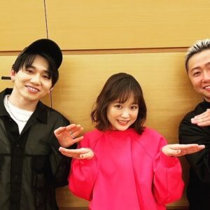 Sakurako Ohara Instagram - フレンズ・オブ・ディズニーコンサート2023

ありがとうございました✨🎻

とても豪華な方々と共演させていただきました…。
自分が出演者側なのに、裏では、ファンとして、皆さんの歌を聴いて、幸せな時間を過ごしていました😂

ファンクラブのブログで、たくさん色々書きたいと思いますが…

コラボしていただいた皆さん、
緊張していた私を、グッと支えてくださったこと、感謝でいっぱいです🥺

プライベートでも仲良くさせてもらってる屋比久ちゃんとのコラボは、決まった時から、飛び上がるほど嬉しかったです…
ハモリはとても難しかったけど、2人で歌うたび、毎回毎回、嬉しさで涙が出そうでした。しかもそれが「Color of the window」✨いつかまた歌いたい…

そしてDa-iCEの花村想太さん。
「とびら開けて」を歌うのは、とても責任感がありました。それでも、自然と楽しく歌えたのは花村さんだったからだと感じております。お互い、自曲の中には、振り付け師が、共通のYWKIさんだったりして、盛り上がっておりました！とっても楽しかった🥺

そして、濱田めぐみさんが歌うはずだった「美女と野獣」。
私自信、めぐさんの歌を聴くのを楽しみにしておりました。
シュガーさんこと、佐藤隆紀さんが、真摯に協力してくださり、なんとかなんとか、お届けすることができました。
1日も早く、めぐさん、良くなりますように…

はぁ、久々に、インスタにこんなにたくさん書いた笑
でもまだまだ話したいことある、から、続きはブログで😘

あ、でもこれだけは！
しょこたんさんこと、中川翔子さん、ご結婚おめでとうございます🎊
帰り際、ご挨拶したら、
「大原家に幸あれ！！」って大きな声をいただけた喜び、忘れません✨
らぶです❤️

今日からはツアーモード！！
福岡、待ってろぉ🔥