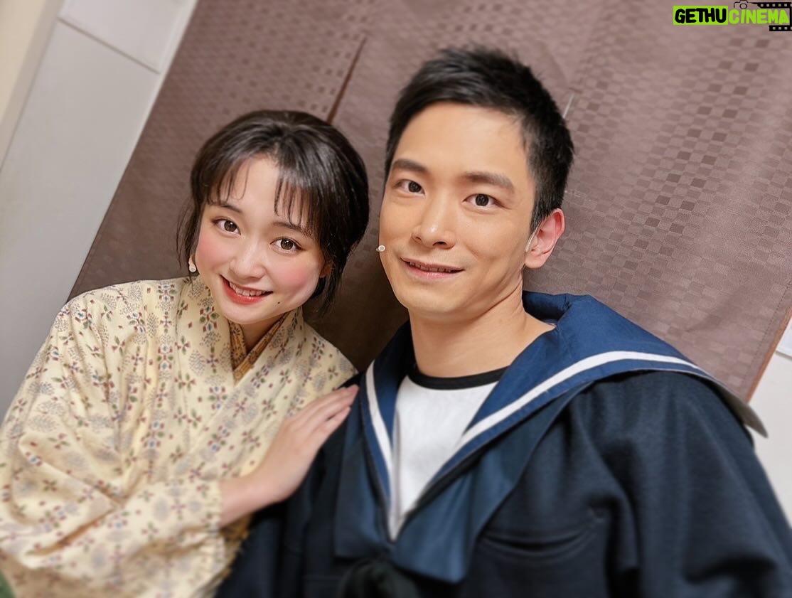 Sakurako Ohara Instagram - ミュージカル「この世界の片隅に」 濃厚な日々を過ごしております。 あっという間に 中日を超えました😳 綾ちゃんとのすず×リンは、本日、東京公演ラストでした🥺🌸 そして、周作さんと哲さんである、なおちー×唯君の組み合わせもラストということもあり、 記念写真撮りました🤳☺️ なんだか今は、切ない気分です、、🥺 初めてダブルキャストを経験する私からすると、なんだか不思議な気持ち。。 それだけ東京公演の場を踏んだってことですかねぇ。 あっという間、、 でもまた一緒に舞台立つ日は、すぐ来るので✨ 新鮮に生きるのも楽しみ😌 舞台裏では、演出部のスタッフさんが、毎回可愛い掲示と、飾り物をしてくださってます🥰その様子もちょこっと載せときますっ♡ 北條周作 役 #海宝直人 さん 白木リン 役 #平野綾 さん 水原哲 役 #小林唯 さん