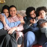 Salma Abu Deif Instagram - خلف الكواليس مع شيماء و نسمة و أمال و سحور و علي و حمادة و ماما حمدية و أم أحمد و مخرجتنا ياسمين أحمد كامل🫶🏻#أعلي_نسبة_مشاهدة Shots: @engyelshazley Production: @eproducers_productions Director: @yasmine.ahmed.kamel DOP: @youssef.baroud Stylist: @kazzam1963