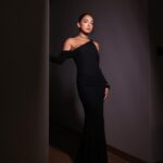 Salma Abu Deif Instagram - J’adore J’adore @diorbeauty 👑 In love with every detail, thank you team for putting with this look ❤️‍🔥 @blumarine 🖤 Styled by: @yasminekenawi MUA: @sharifftanyous Shot by the one and only: @patricksawaya Hair: @sarahdeanhair #FlowersAreGold #JadoreDior