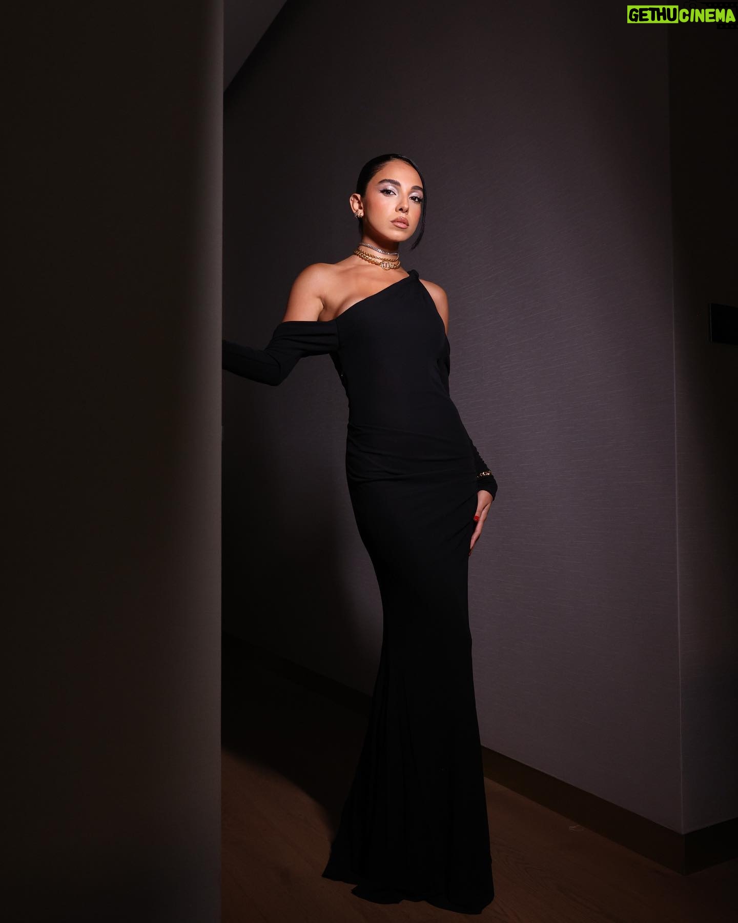 Salma Abu Deif Instagram - J’adore J’adore @diorbeauty 👑 In love with every detail, thank you team for putting with this look ❤️🔥 @blumarine 🖤 Styled by: @yasminekenawi MUA: @sharifftanyous Shot by the one and only: @patricksawaya Hair: @sarahdeanhair #FlowersAreGold #JadoreDior
