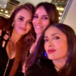 Salma Hayek Pinault Instagram - Happy Birthday Penelope 🎂 Thank you God for sending to Earth a special number of years ago an angel. All of us whose crossed paths with her know that she’s made our life crazy, exciting, meaningful, inspiring and taught us the meaning of solidarity and loyalty with so much love. Thank you, to you Penelope, for the little angels that you’ve mothered into this world. You are an extraordinary woman, and every year even more. ❤️.@penelopecruzoficial ¡Feliz cumpleaños Penélope 🎂! Gracias Dios por enviar a la Tierra hace un número especial de años a un ángel. Todos nosotros que hemos cruzado caminos con ella sabemos que ha hecho nuestras vidas locas, emocionantes, significativas, inspiradoras y nos ha enseñado el significado de la solidaridad y la lealtad con tanto amor. Gracias a ti, Penélope, por los pequeños ángeles que has traído a este mundo. Eres una mujer extraordinaria, y cada año aún más. #penelopecruz 📷:jeffkravitz @ron_galella @jeffvespa