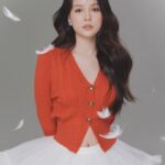 Sam Instagram – Giáng sinh là mùa để yêu thương 🎄🎄
Chúc tất cả mọi người đều có được tình yêu trong mùa đông này nhé ❤️
——————
Makeup: @hiwon2412 
Photo: @iam_linhpham 
Stylist: @maikhacduy 
Cameraman: @duyhuynh812