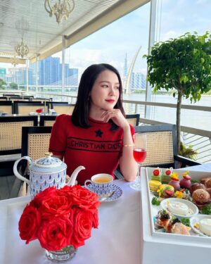 Sam Instagram - Ơ bông hoa xinh quá 🤭🤭🤭