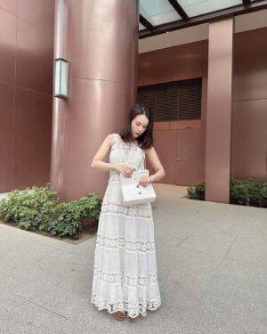Sam Instagram - “ Nếu người ta làm anh không hạnh phúc, thì nhìn về phía em. Nhìn em hạnh phúc “