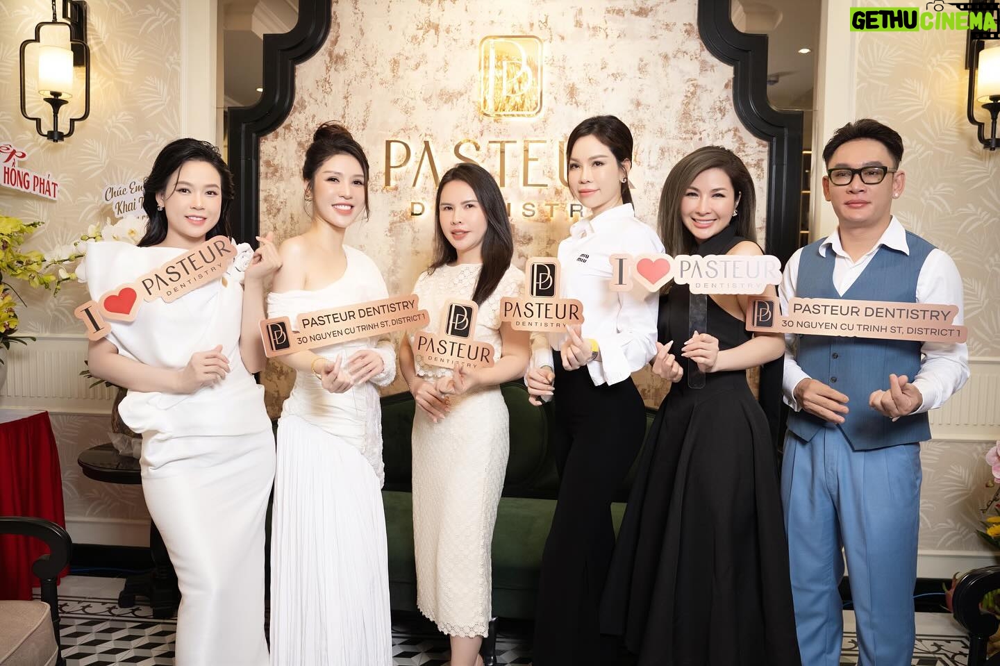 Sam Instagram - Dự án mới nhỏ xinh của bé trong năm nay 🎉🎉 Cả nhà muốn cở hữu nụ cười rạng rỡ và may mắn thì hãy ghé ngay @pasteurdentistry của e nhoaaa 😜