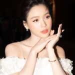 Sam Instagram - Tối qua em là nàng thơ đi trẩy hội cùng chị em @ivy_moda