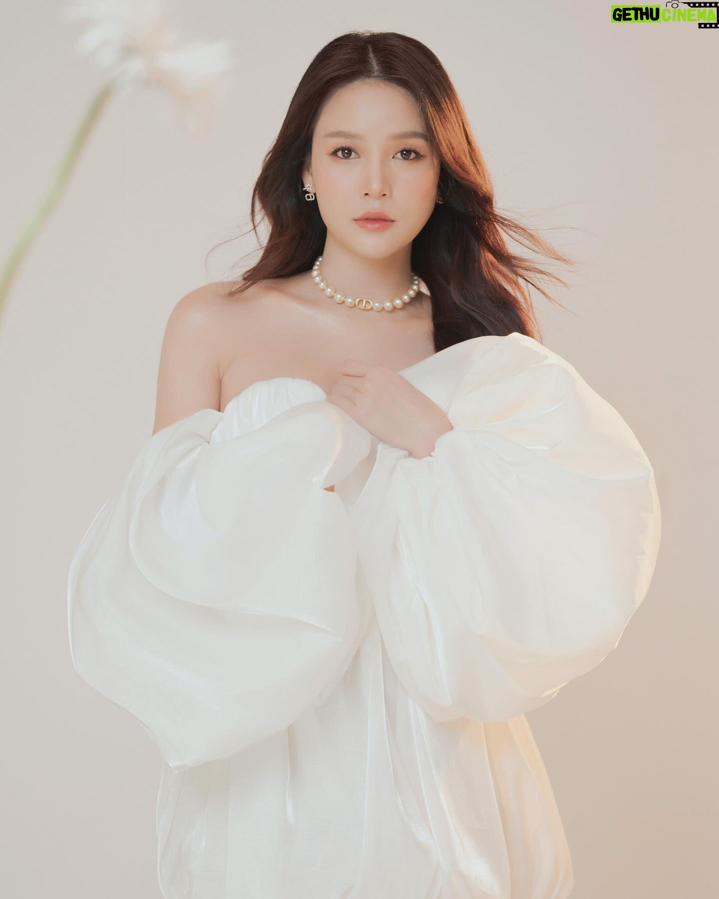 Sam Instagram - Bé Bầu này điệu quá ☺️ ————————— Makeup: @hiwon2412 Photo: @iam_linhpham Stylist: @maikhacduy Cameraman: @duyhuynh812