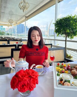 Sam Instagram - Ơ bông hoa xinh quá 🤭🤭🤭
