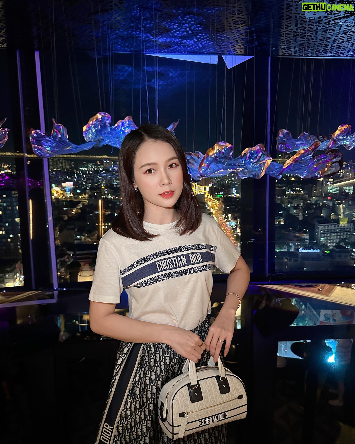 Sam Instagram - Tính mời anh đi ăn tối nhưng lại sợ thành bữa tối của anh 🤭