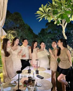 Sam Instagram - Cả nhóm happy birthday c @truong_quynhanh 🎂🎂🎂🥳🥳🥳