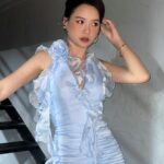 Sam Instagram – Em giống ca sĩ chuẩn bị lên hát quá 🤭
—————————
Váy xinh @trenxystudios