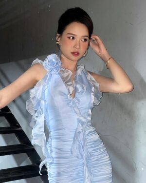 Sam Instagram - Em giống ca sĩ chuẩn bị lên hát quá 🤭
—————————
Váy xinh @trenxystudios