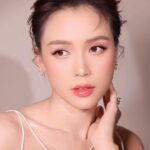 Sam Instagram - E hok có bơm môi nha mng ơi 🥹. Thấy bên TT đồn e đi bơm môi dữ quá 🥲. Tại e hok quen xài son bóng thui, nó dính dính e hok khép miệng lại được 😅😅😅