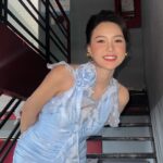 Sam Instagram – Em giống ca sĩ chuẩn bị lên hát quá 🤭
—————————
Váy xinh @trenxystudios