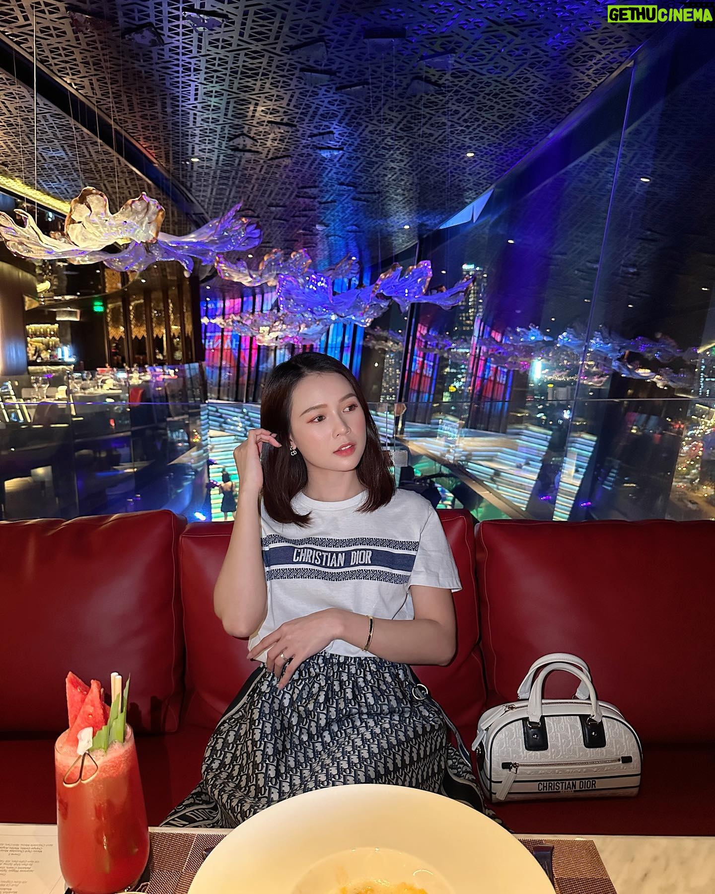 Sam Instagram - Tính mời anh đi ăn tối nhưng lại sợ thành bữa tối của anh 🤭