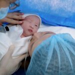 Sam Instagram – Hello World !! ❤️
Mới chui ra mà con đã biết nháy mắt với mẹ rồi nè cô chú 😜
@ijin_ijun