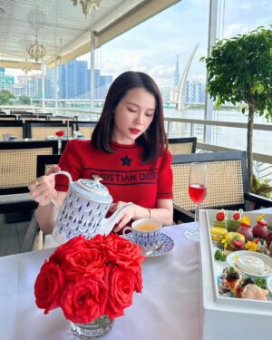 Sam Instagram - Ơ bông hoa xinh quá 🤭🤭🤭