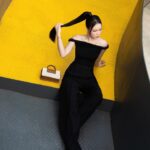 Sam Instagram - Quý cô thanh lịch ra đường không bao giờ quên túi xách nhen 😉 Hôm nay Sam quyết định đưa em Astra Canvas Tote Bag trong bộ sưu tập ITZ MINE vừa ra mắt của CHARLES & KEITH kết hợp với ITZY đi cafe. Em này nhỏ xinh, dễ dàng mix&match cực kì cho những buổi dạo phố hay gặp mặt bạn bè mà vẫn đựng được nhiều món cần thiết. Thiết kế tối giản, có đến 3 kích thước khác nhau, tha hồ lựa chọn theo nhu cầu và sở thích cá nhân cho mùa hè này 🥰 @charleskeithofficial #ITZMINE #ITZYxCharlesKeith #CharlesKeith_VN