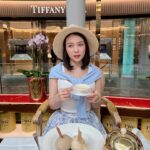 Sam Instagram - Yêu em giống học bơi vậy ! Đầu tiên là phải chịu….nổi !!