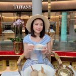 Sam Instagram - Yêu em giống học bơi vậy ! Đầu tiên là phải chịu….nổi !!